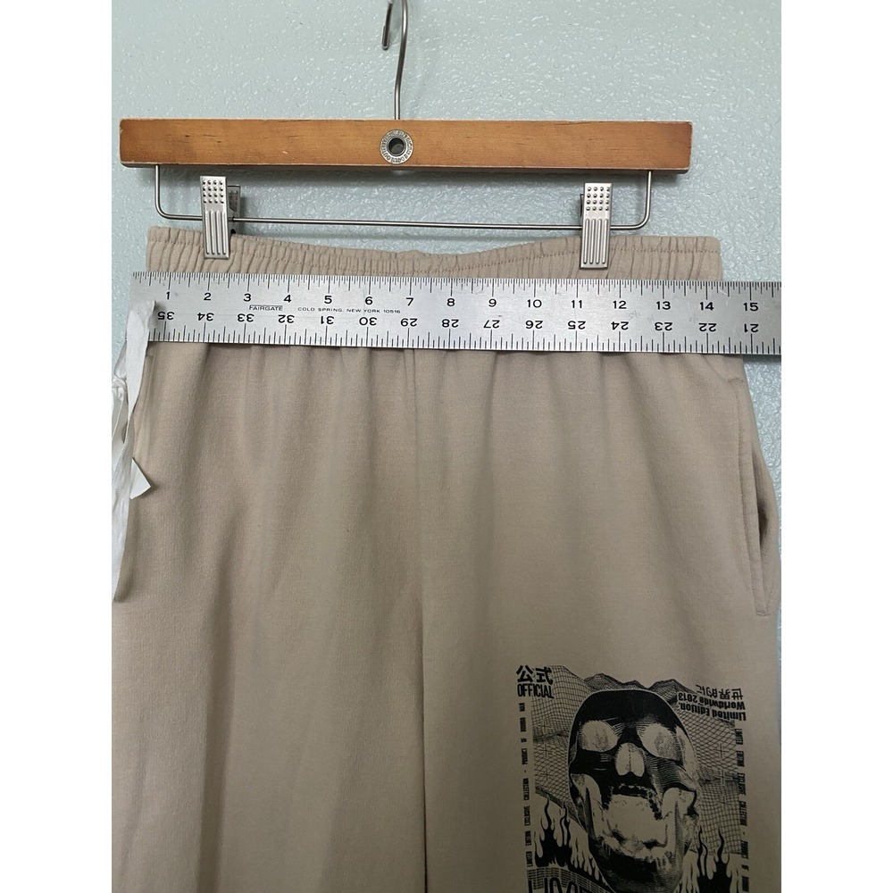Boohoo Man Skull Sweatpant Medium Tan Regular Fit Chicago Varsity Jogger Rare - Picture 8 of 16